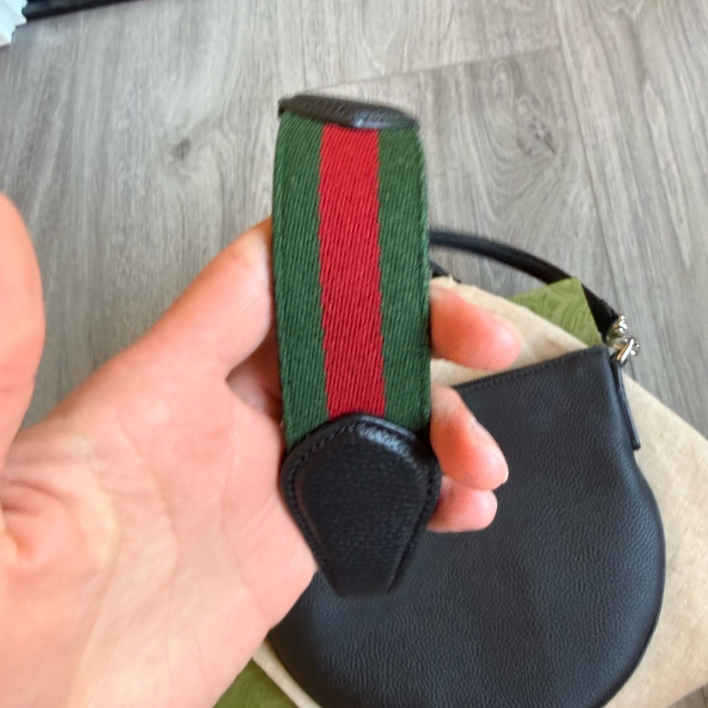 Gucci B Small Black Leather Crossbody Shoulder Bag - Picture 2 of 6